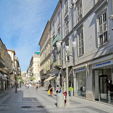 Locazione Turistica Glicine Lejlighed *